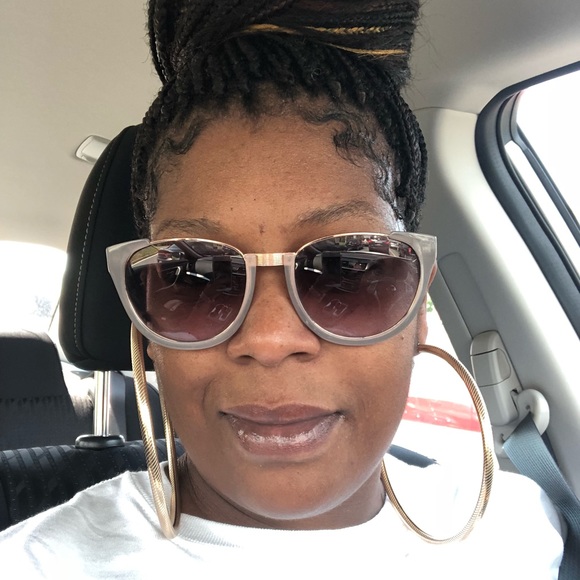 Meet your Posher, Shaneka - Picture 1 of 1